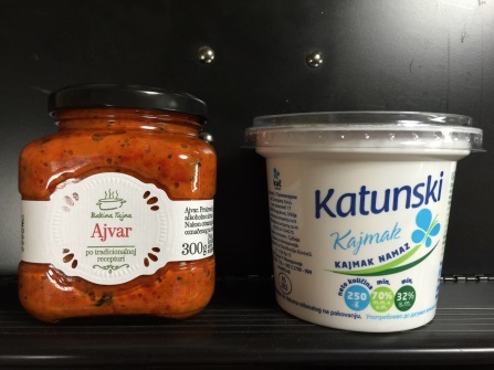 お婆ちゃんの秘密印アイヴァール (左)、日持ちするカイマック(右)