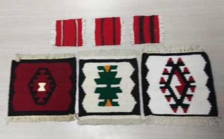 花瓶敷き(セルビア語:チリム)